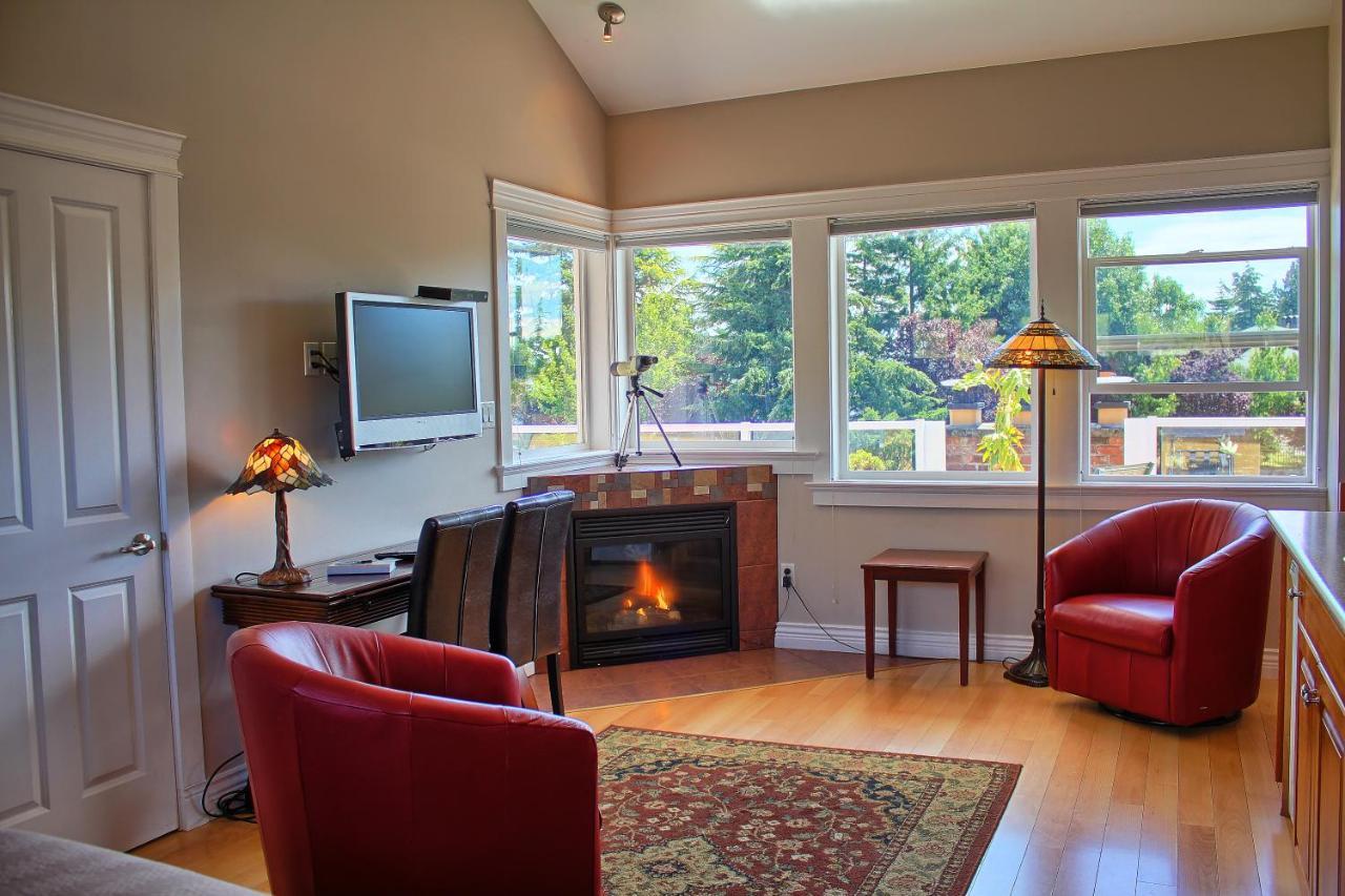 Birds Of A Feather Victoria Oceanfront Studio Suites Colwood Екстериор снимка