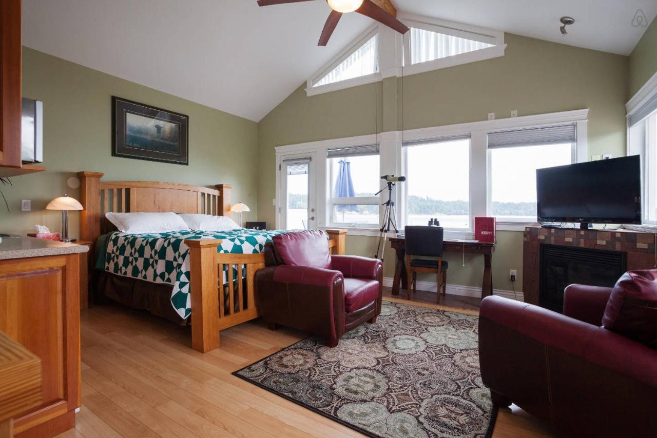 Birds Of A Feather Victoria Oceanfront Studio Suites Colwood Екстериор снимка