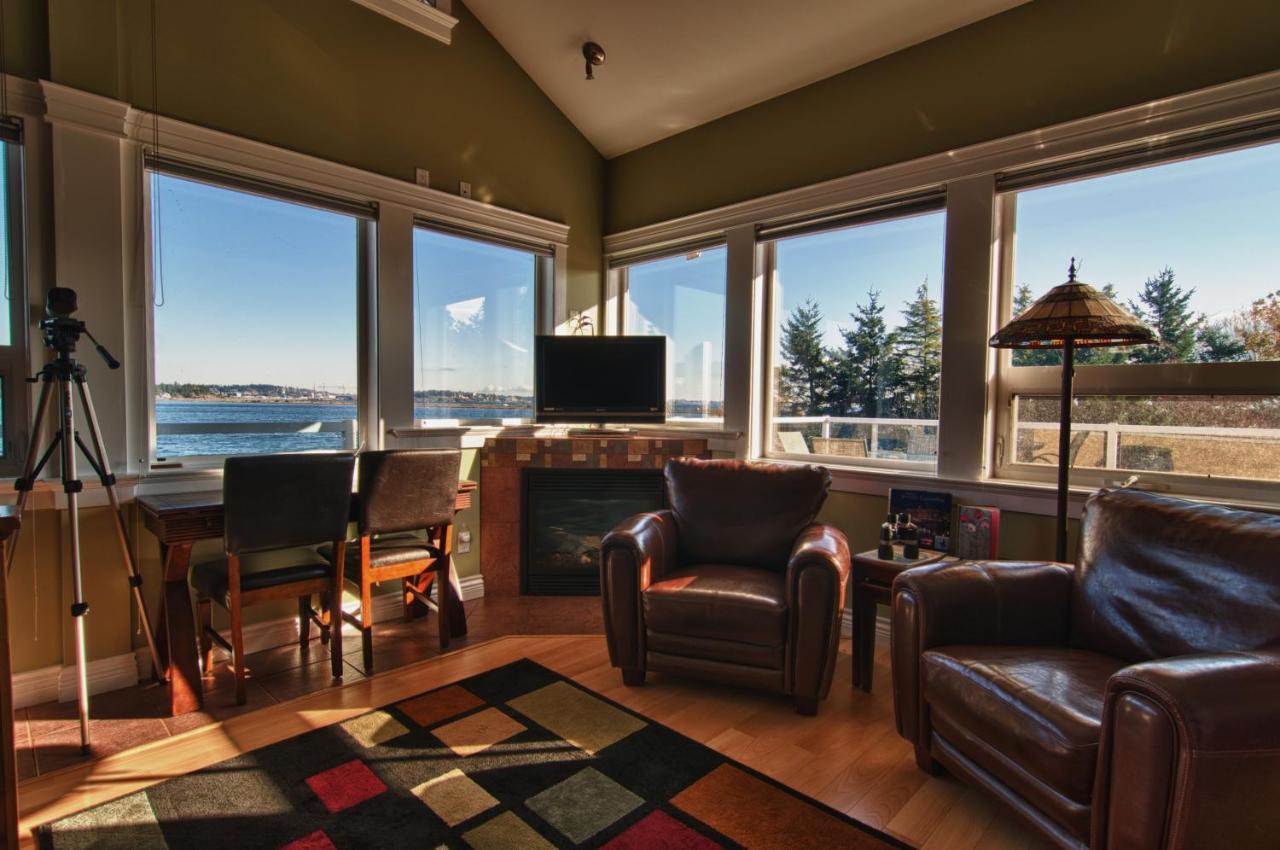 Birds Of A Feather Victoria Oceanfront Studio Suites Colwood Екстериор снимка
