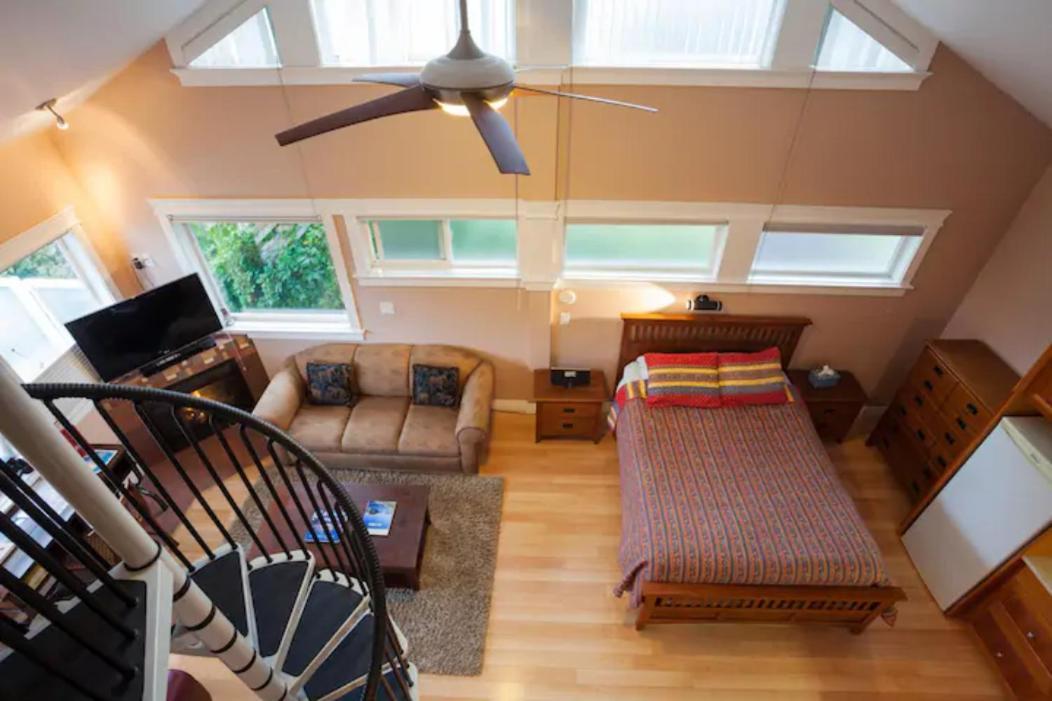 Birds Of A Feather Victoria Oceanfront Studio Suites Colwood Екстериор снимка
