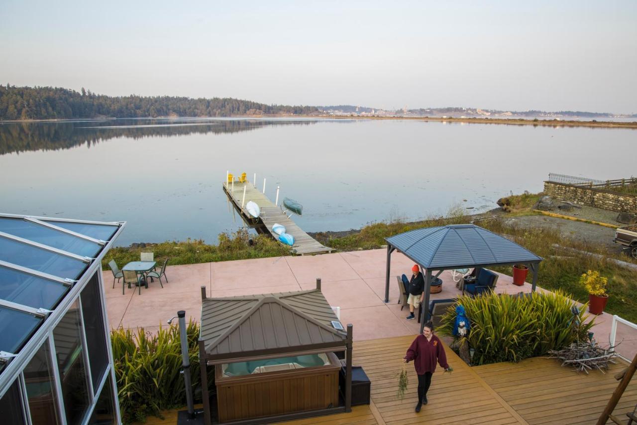 Birds Of A Feather Victoria Oceanfront Studio Suites Colwood Екстериор снимка