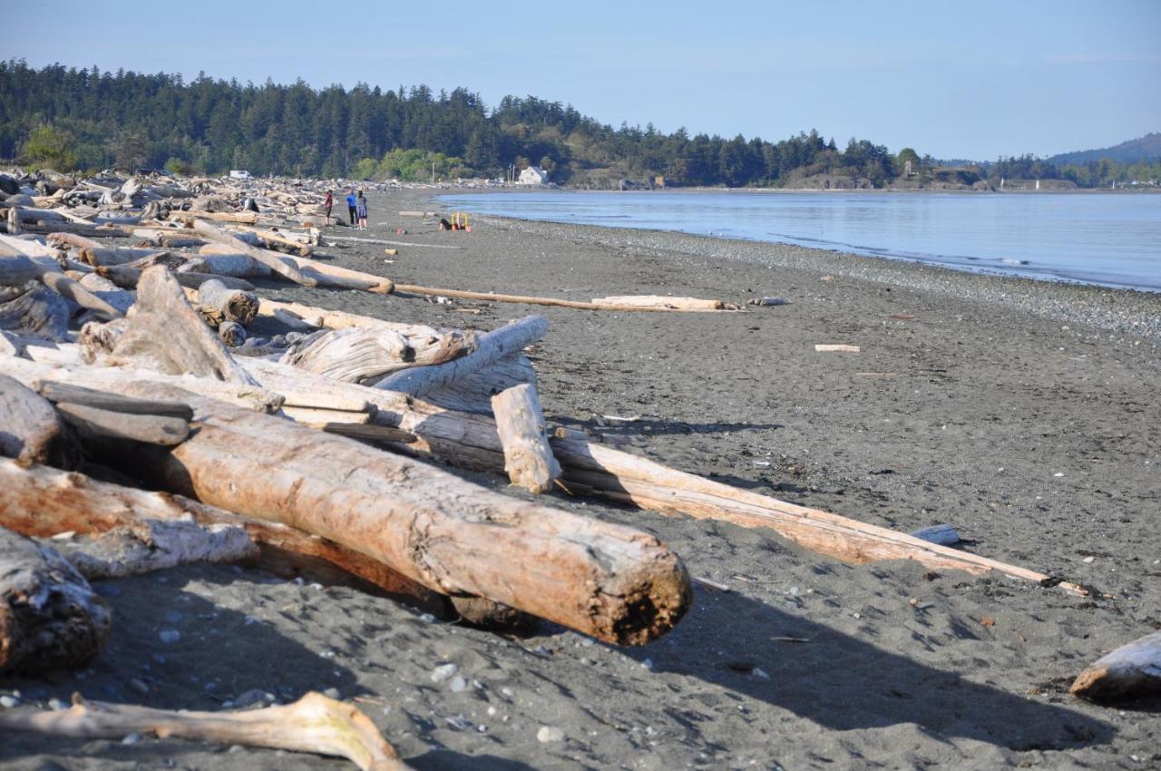 Birds Of A Feather Victoria Oceanfront Studio Suites Colwood Екстериор снимка