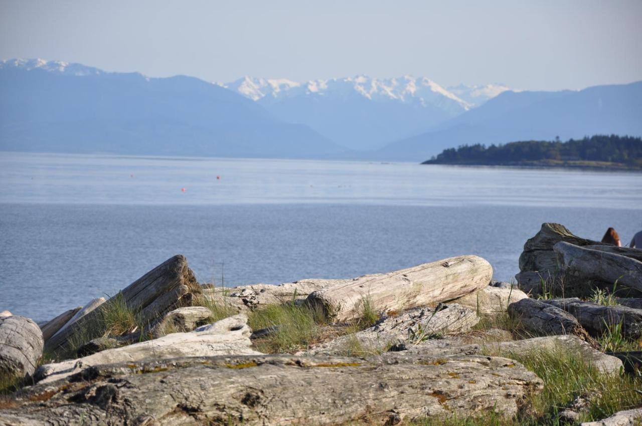 Birds Of A Feather Victoria Oceanfront Studio Suites Colwood Екстериор снимка