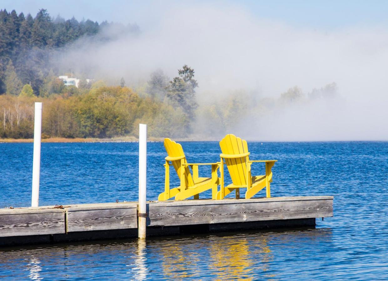 Birds Of A Feather Victoria Oceanfront Studio Suites Colwood Екстериор снимка