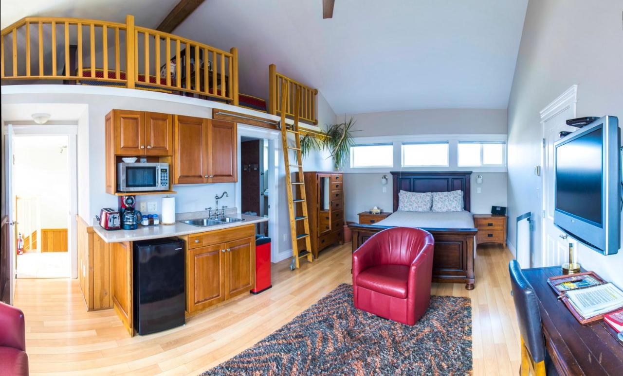 Birds Of A Feather Victoria Oceanfront Studio Suites Colwood Екстериор снимка