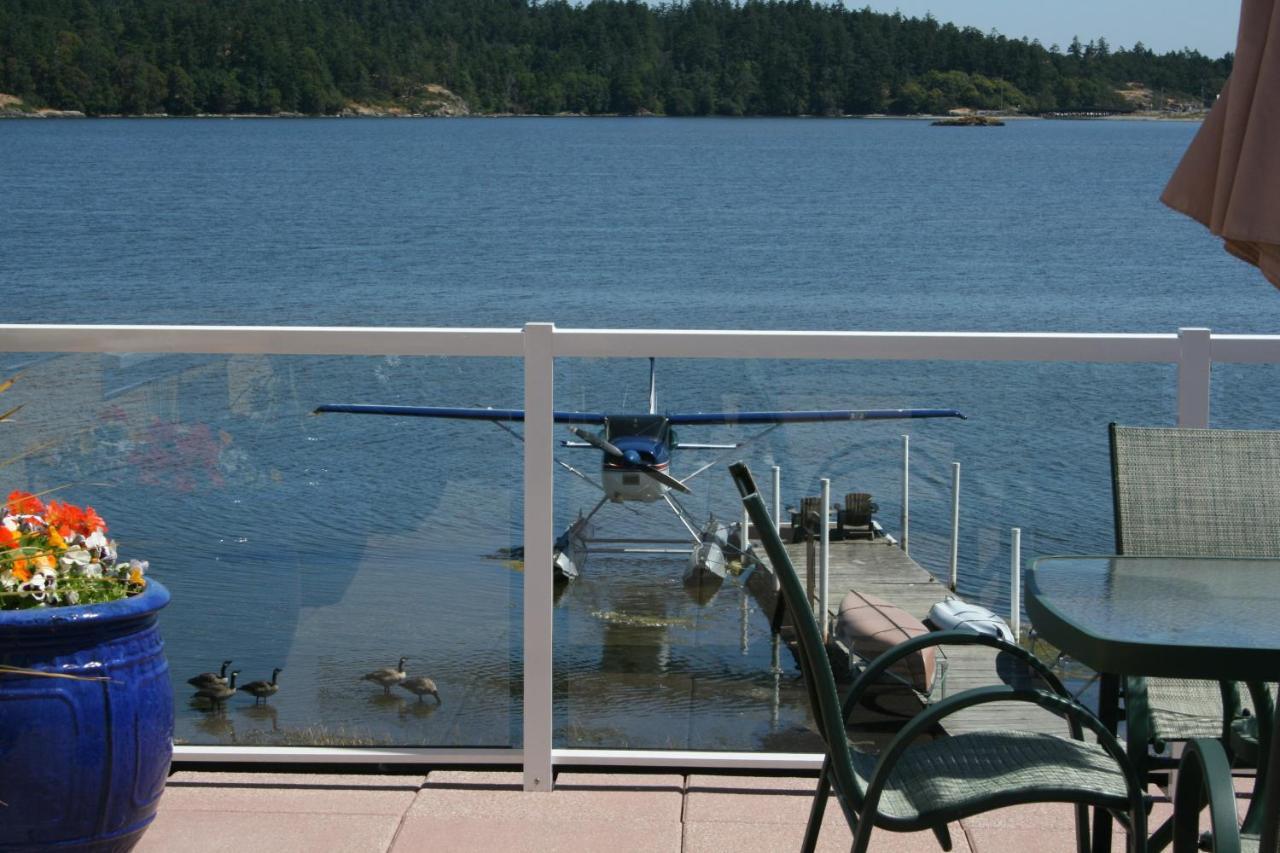 Birds Of A Feather Victoria Oceanfront Studio Suites Colwood Екстериор снимка