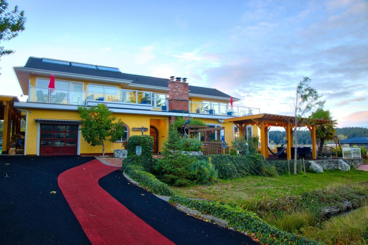 Birds Of A Feather Victoria Oceanfront Studio Suites Colwood Екстериор снимка