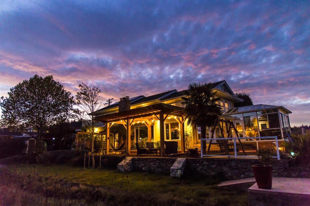 Birds Of A Feather Victoria Oceanfront Studio Suites Colwood Екстериор снимка