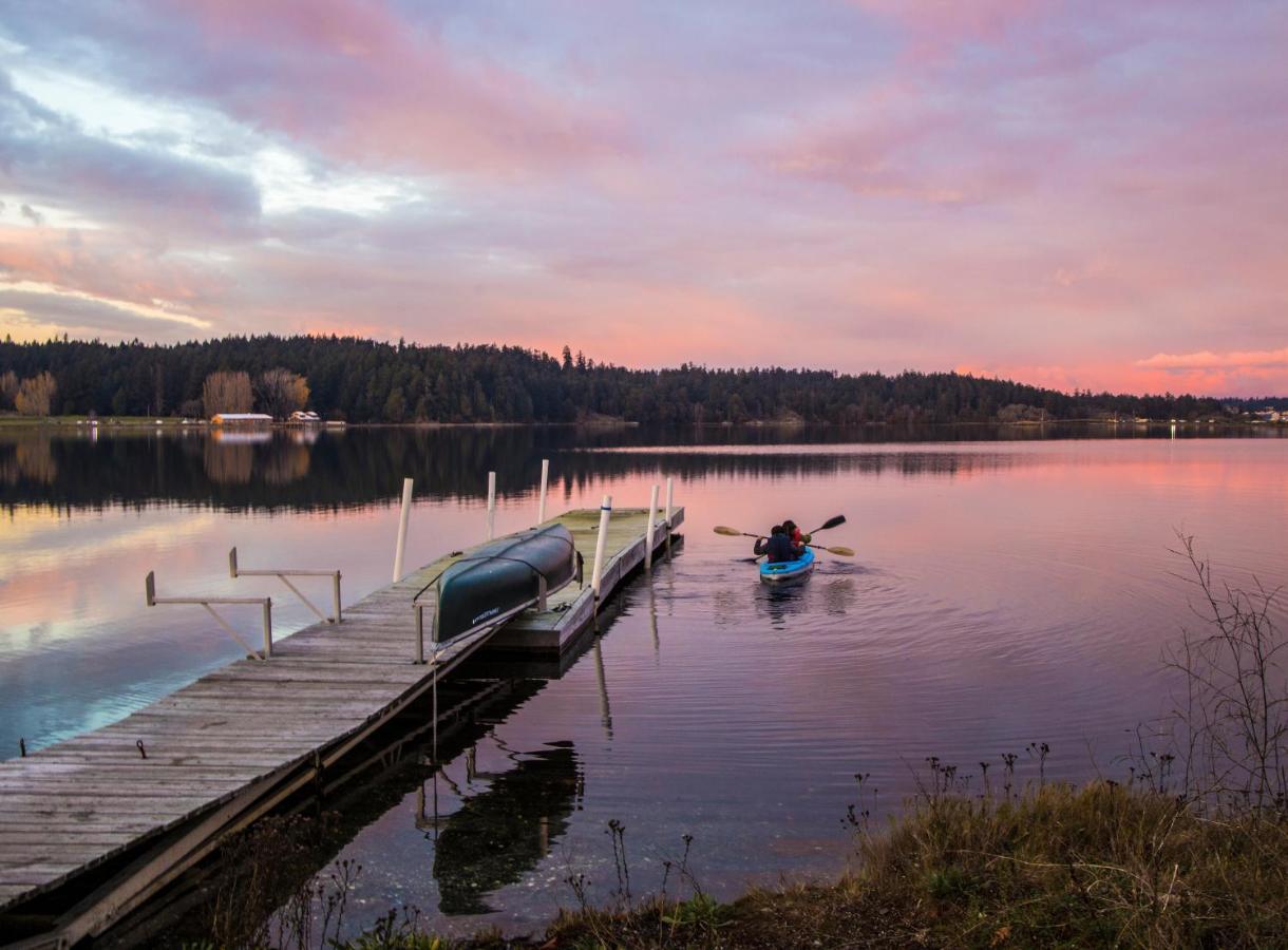 Birds Of A Feather Victoria Oceanfront Studio Suites Colwood Екстериор снимка