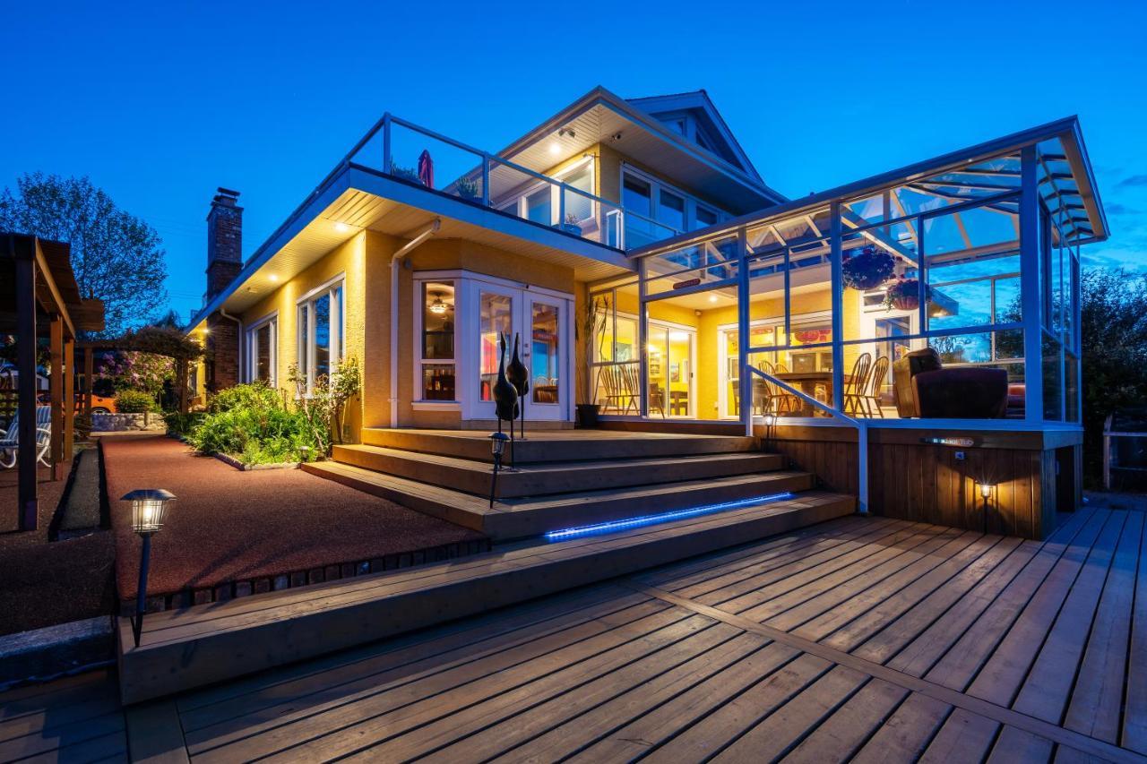 Birds Of A Feather Victoria Oceanfront Studio Suites Colwood Екстериор снимка