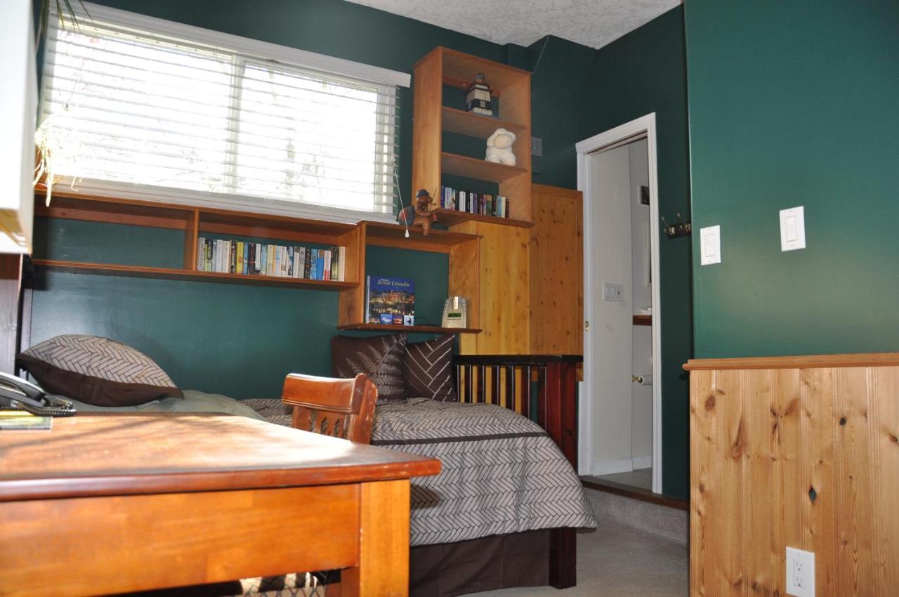 Birds Of A Feather Victoria Oceanfront Studio Suites Colwood Екстериор снимка