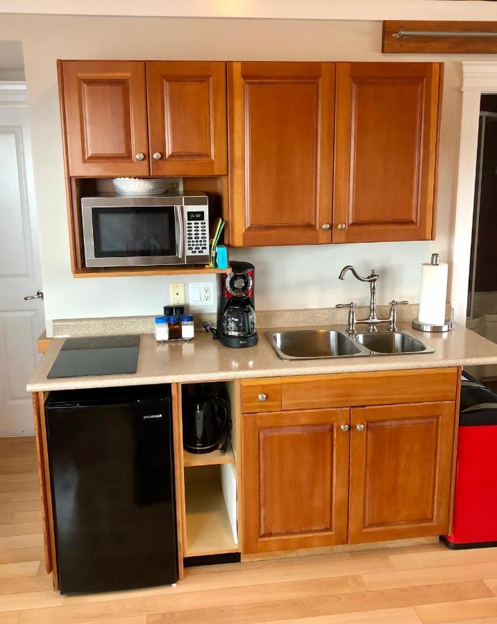 Birds Of A Feather Victoria Oceanfront Studio Suites Colwood Екстериор снимка