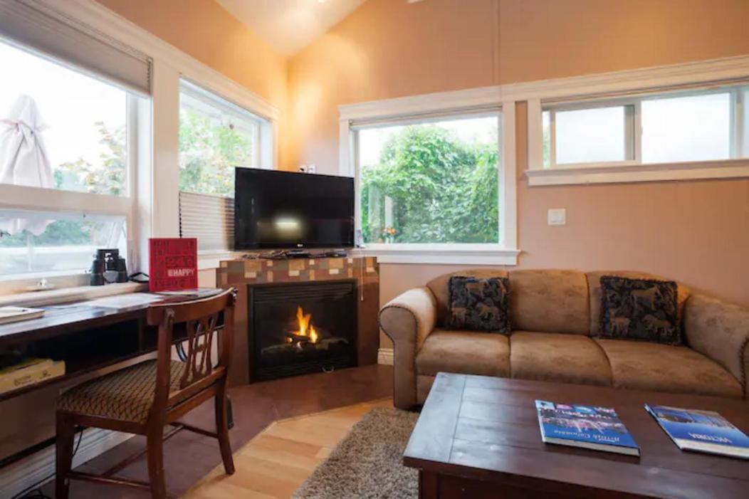 Birds Of A Feather Victoria Oceanfront Studio Suites Colwood Екстериор снимка