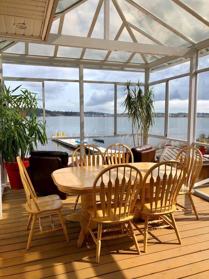Birds Of A Feather Victoria Oceanfront Studio Suites Colwood Екстериор снимка