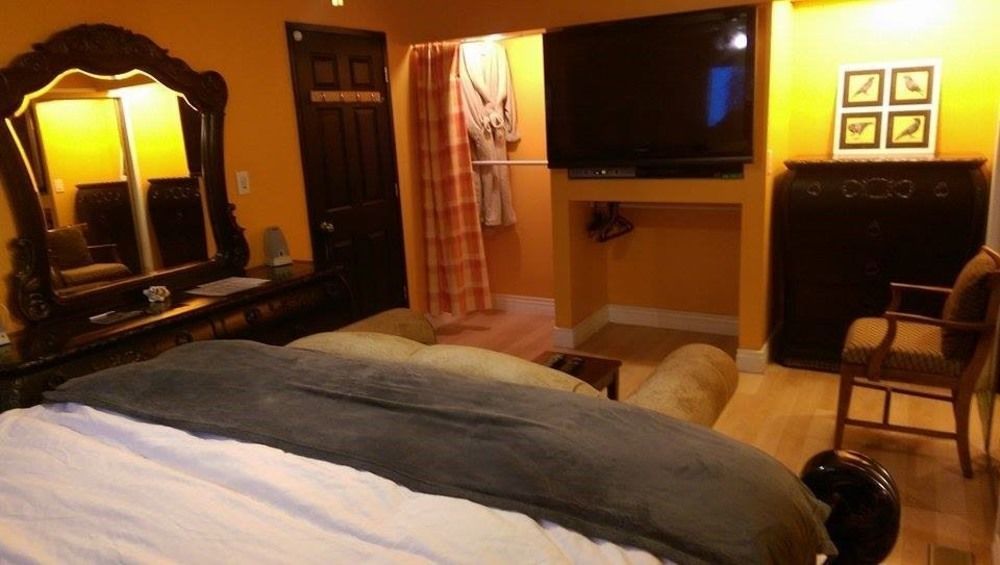 Birds Of A Feather Victoria Oceanfront Studio Suites Colwood Екстериор снимка