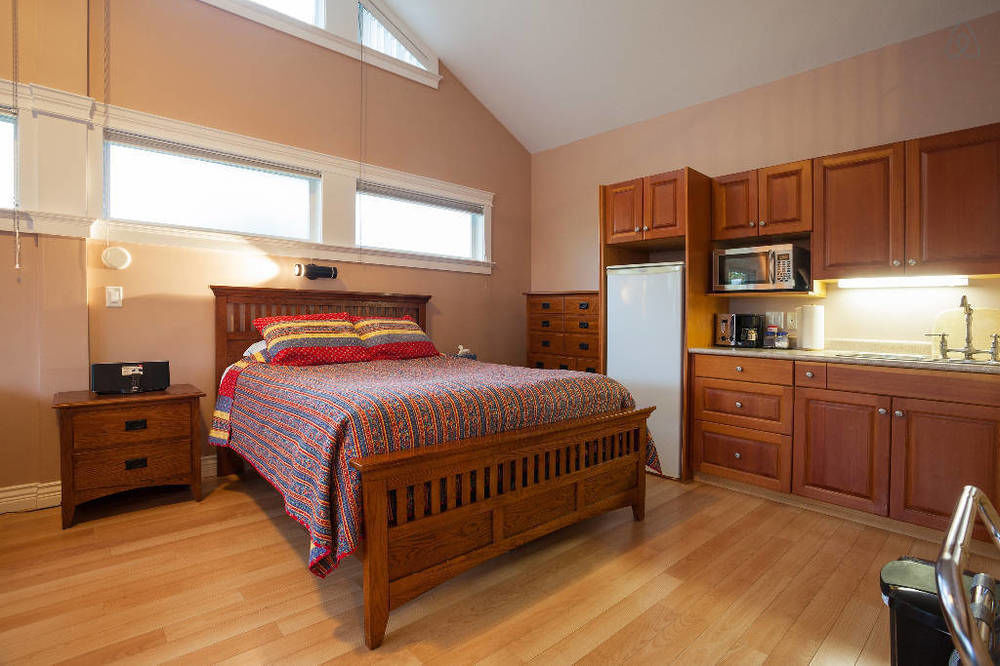 Birds Of A Feather Victoria Oceanfront Studio Suites Colwood Екстериор снимка
