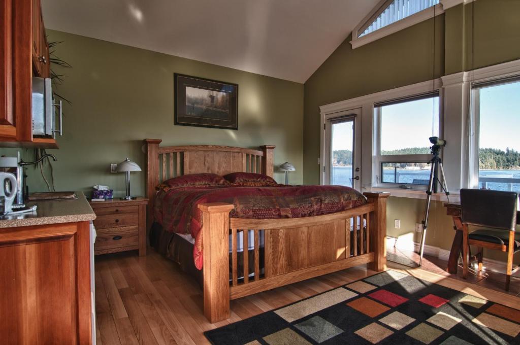 Birds Of A Feather Victoria Oceanfront Studio Suites Colwood Стая снимка