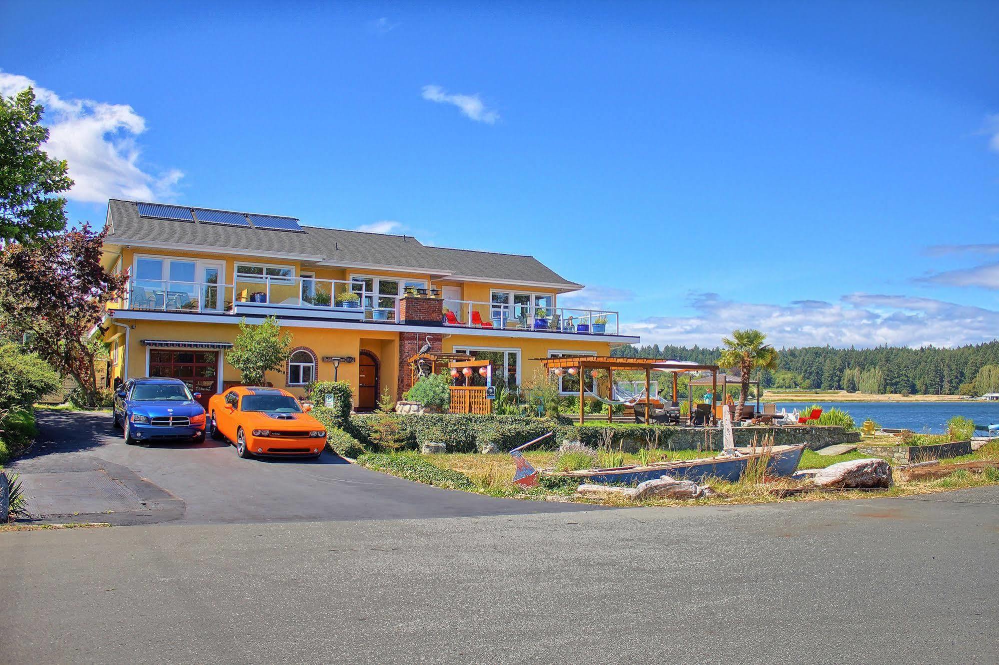 Birds Of A Feather Victoria Oceanfront Studio Suites Colwood Екстериор снимка