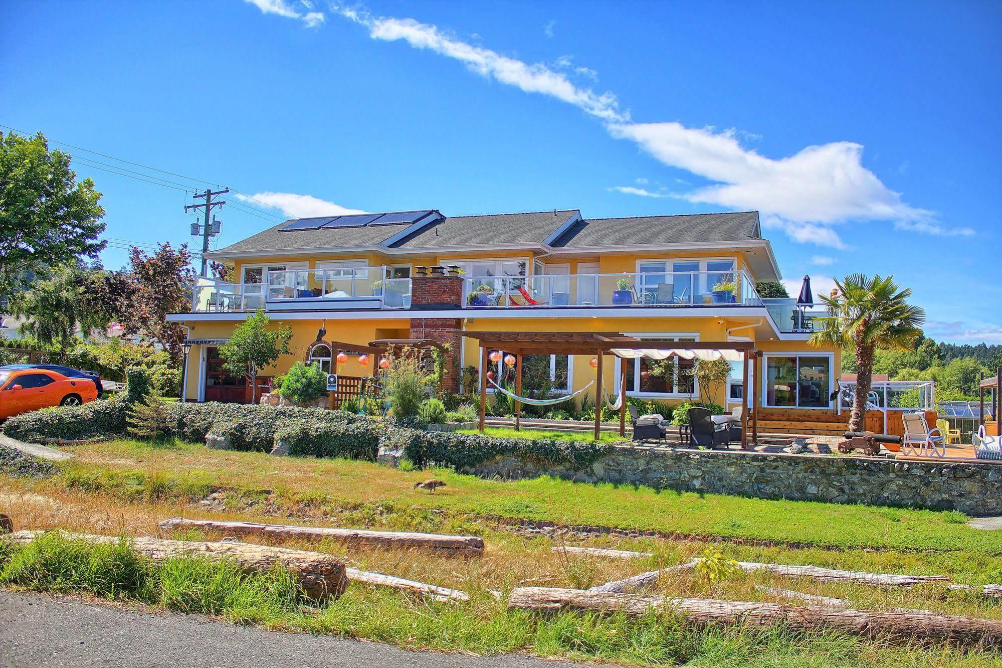 Birds Of A Feather Victoria Oceanfront Studio Suites Colwood Екстериор снимка
