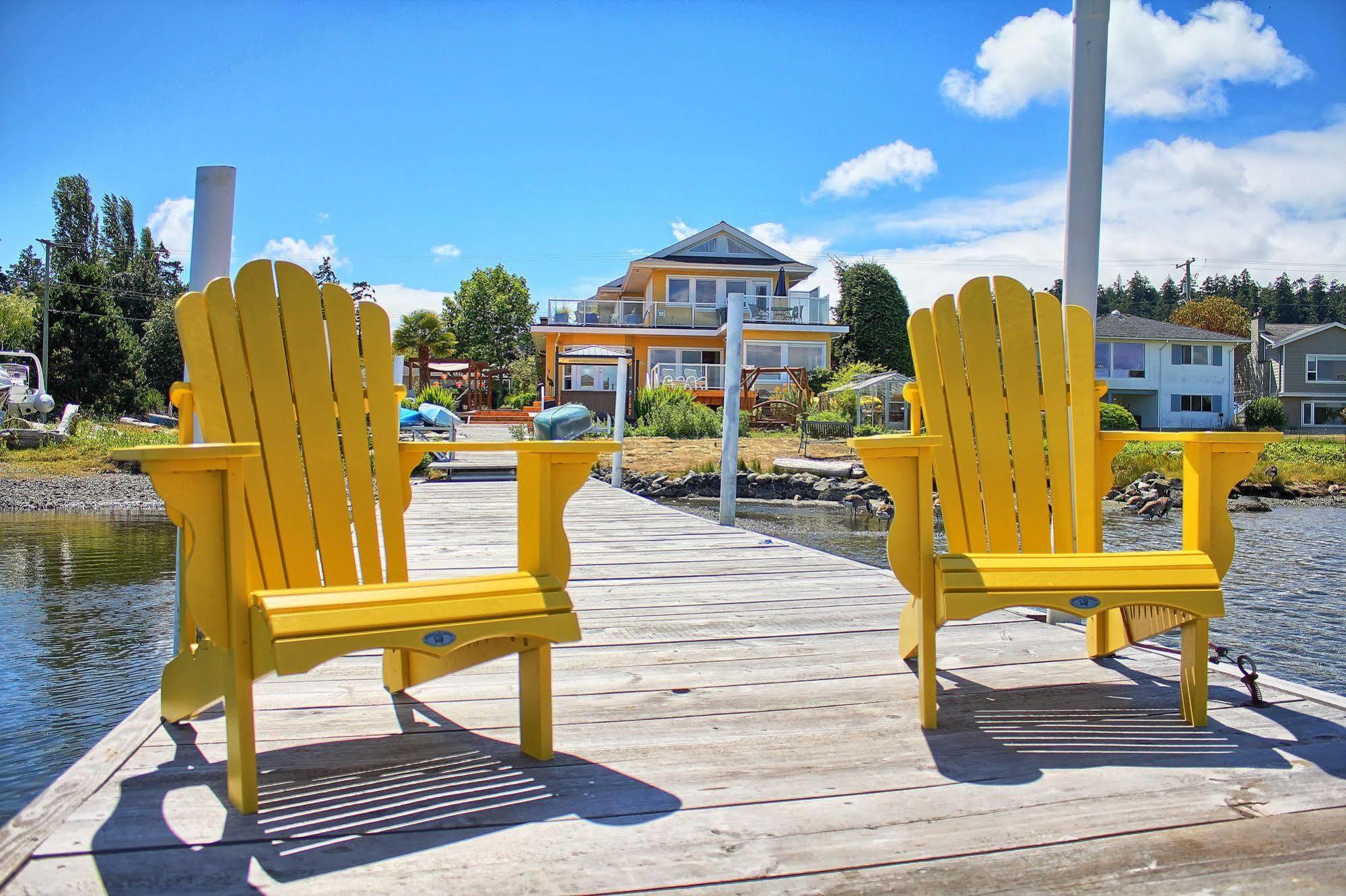 Birds Of A Feather Victoria Oceanfront Studio Suites Colwood Екстериор снимка