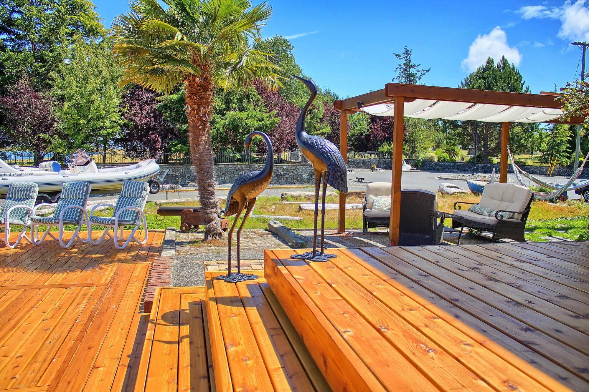 Birds Of A Feather Victoria Oceanfront Studio Suites Colwood Екстериор снимка