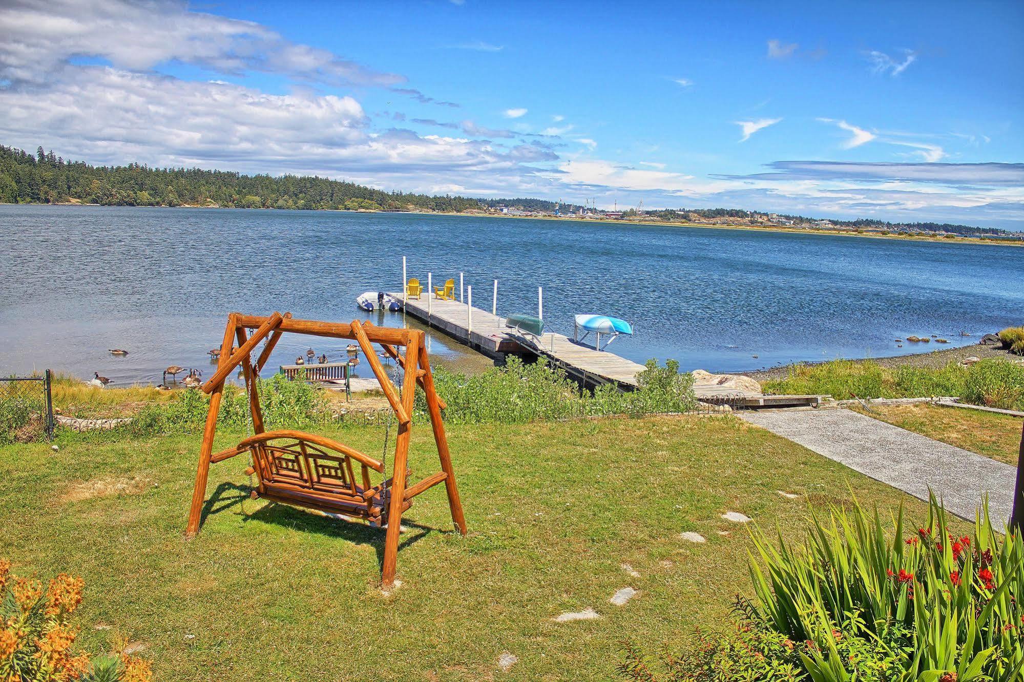 Birds Of A Feather Victoria Oceanfront Studio Suites Colwood Екстериор снимка