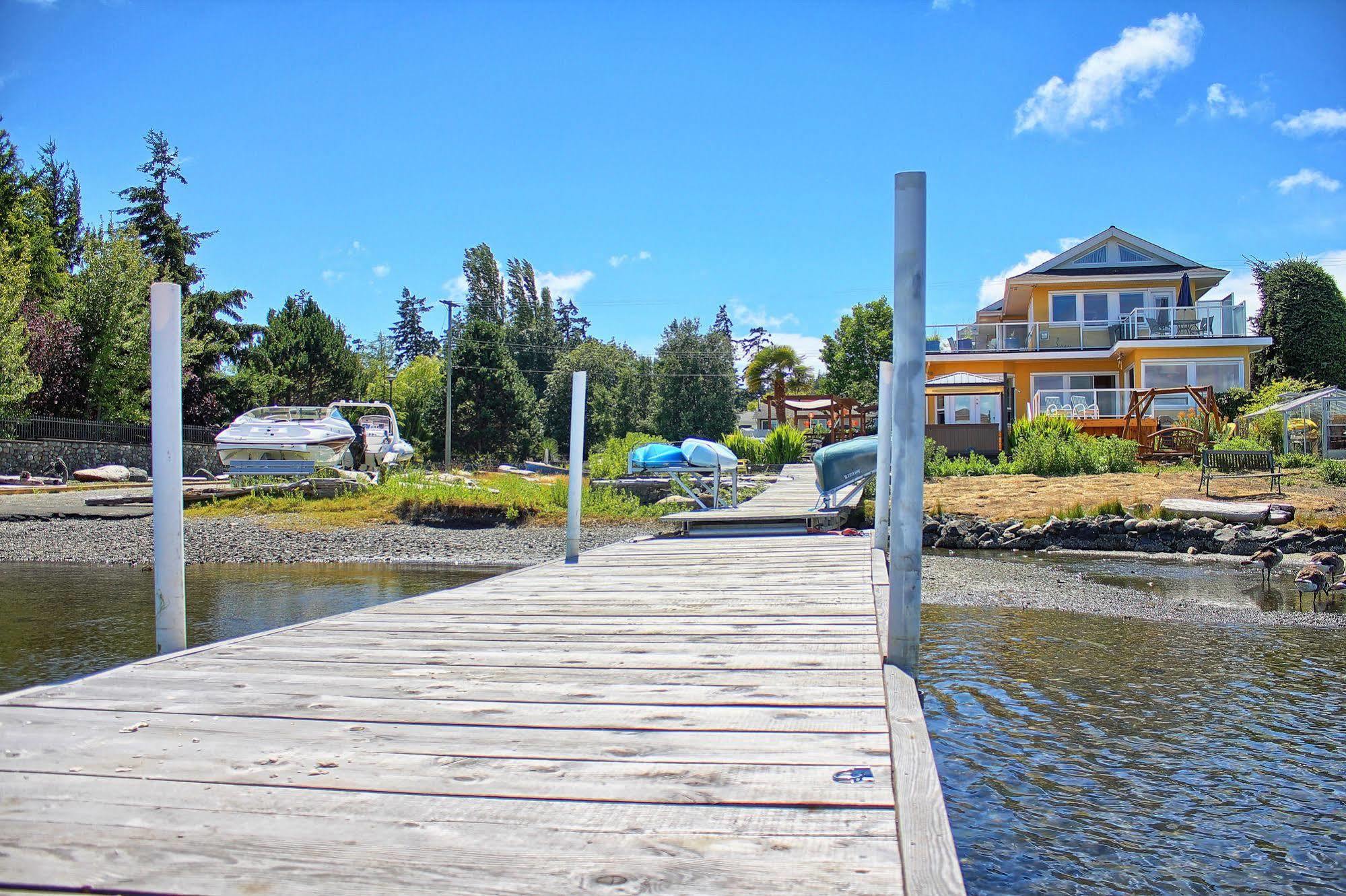 Birds Of A Feather Victoria Oceanfront Studio Suites Colwood Екстериор снимка