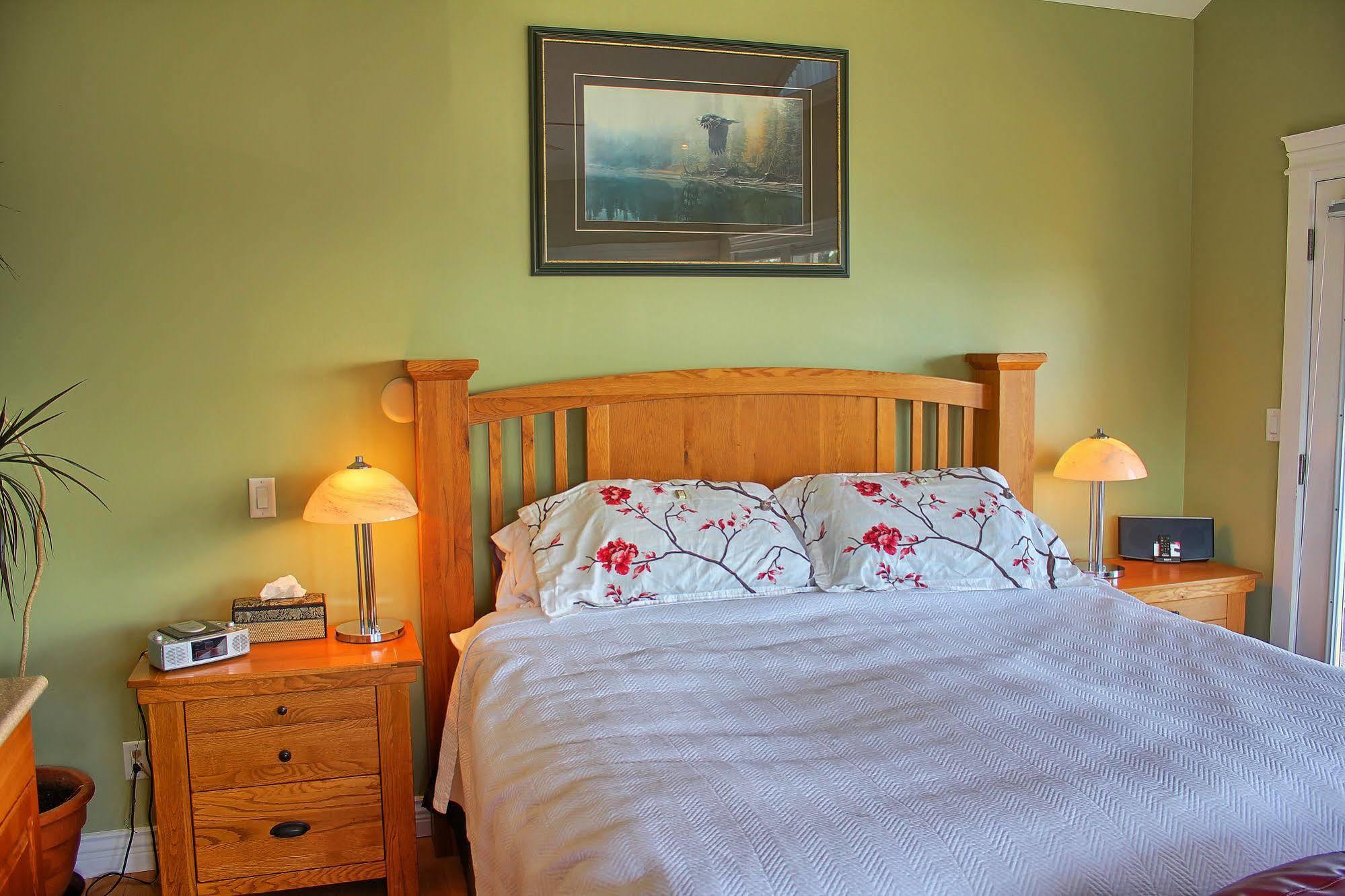 Birds Of A Feather Victoria Oceanfront Studio Suites Colwood Екстериор снимка
