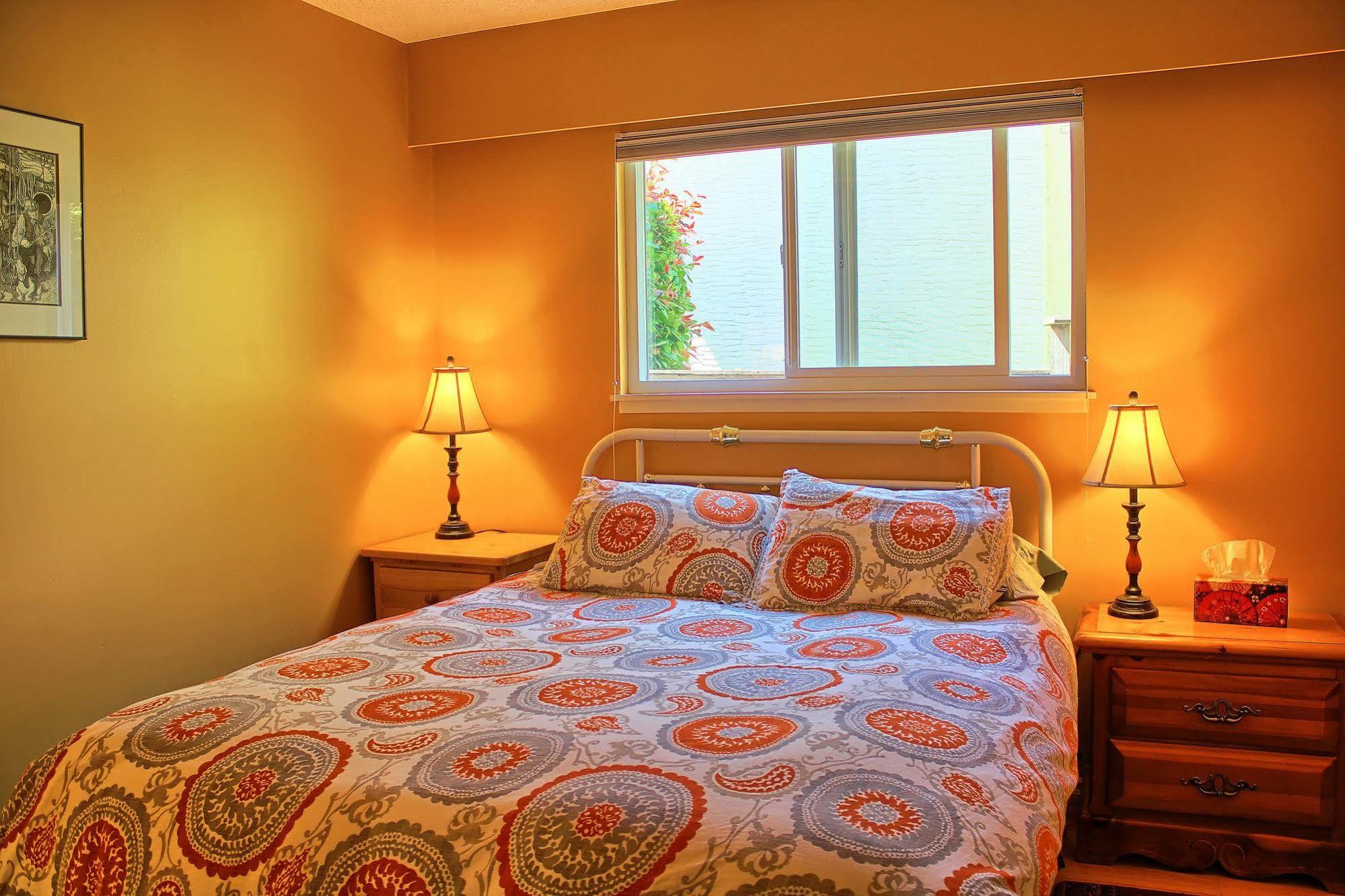 Birds Of A Feather Victoria Oceanfront Studio Suites Colwood Екстериор снимка
