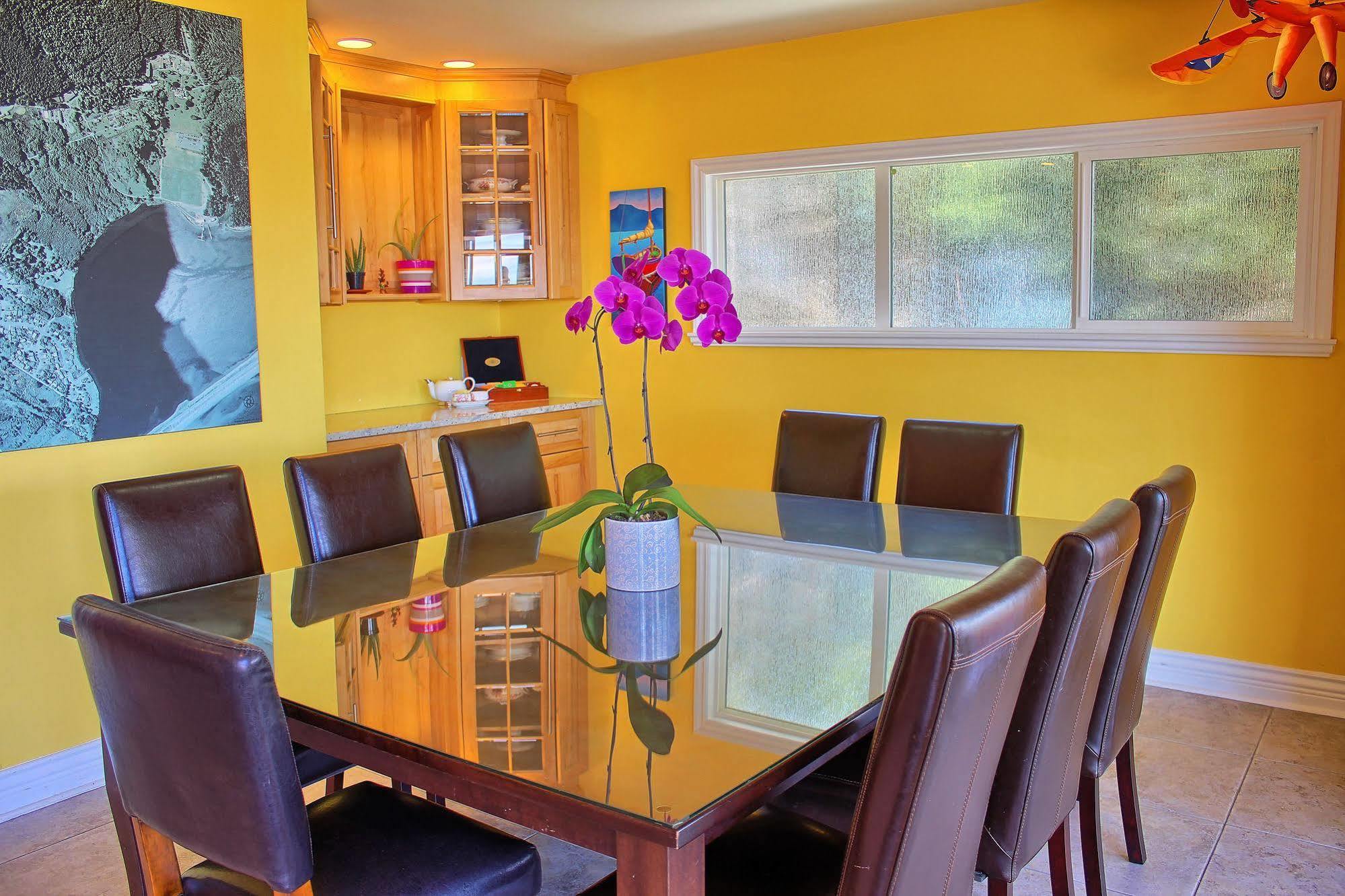 Birds Of A Feather Victoria Oceanfront Studio Suites Colwood Екстериор снимка